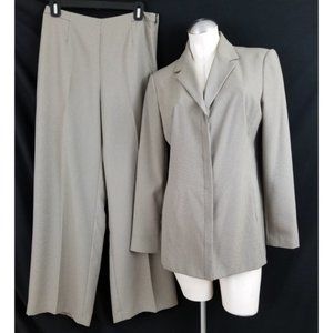 Villager Liz Claiborne Size 8 Pant Suit Taupe